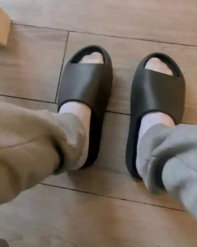 Pack Black T-Shirt + Jogger Pants + Yeezy