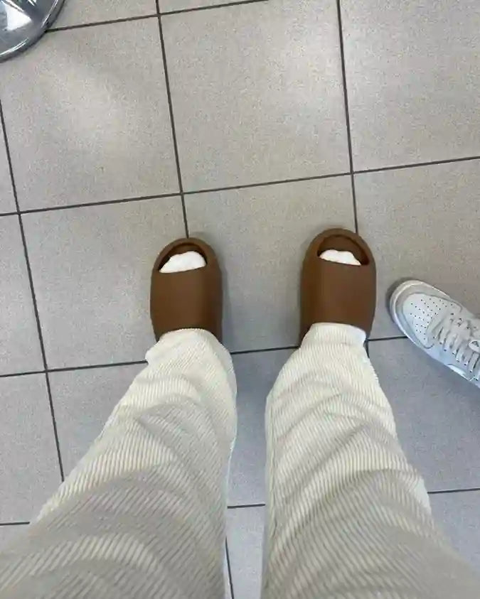 Pack Black T-Shirt + Jogger Pants + Yeezy