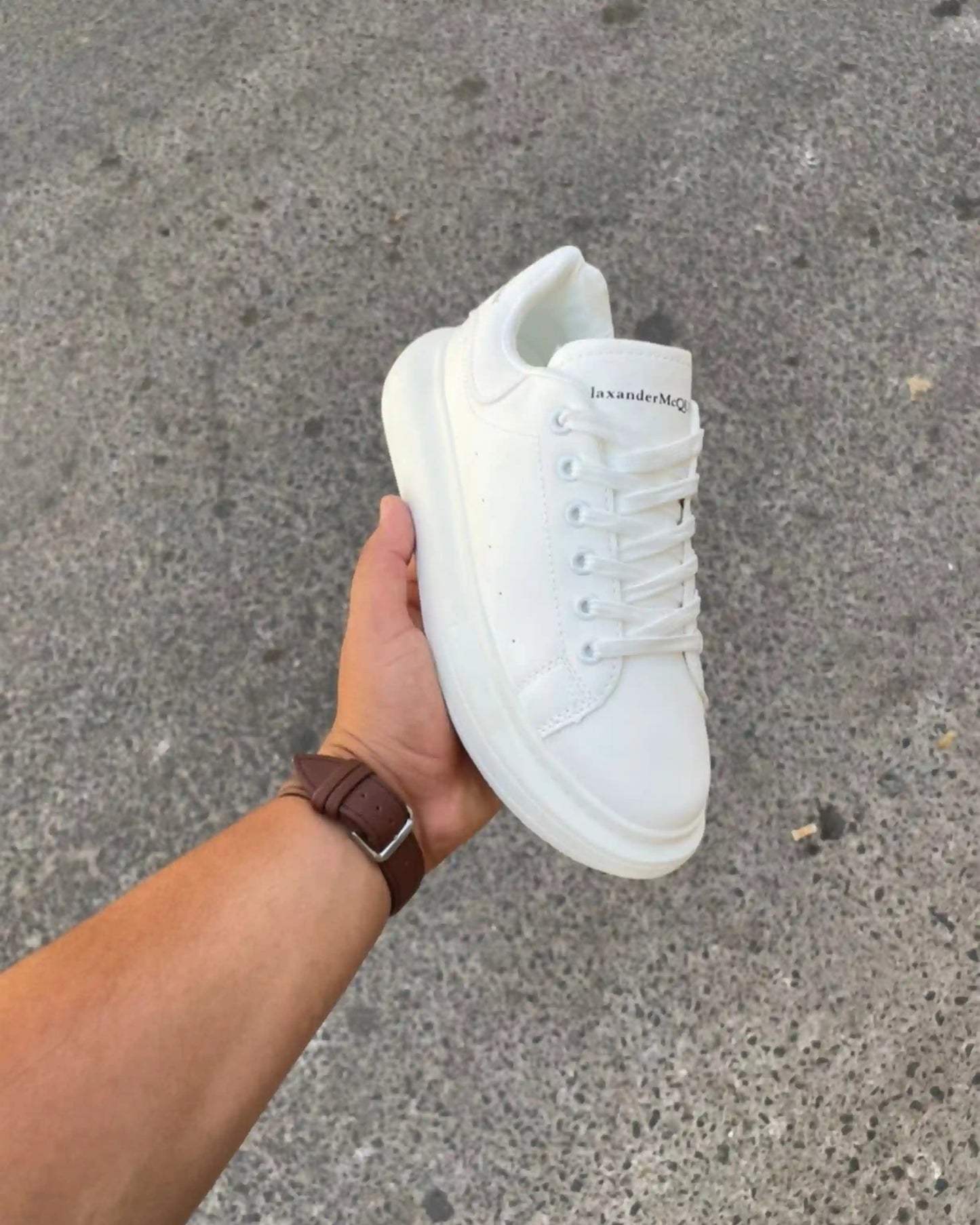 Pantalon lin + Tshirt + Basket