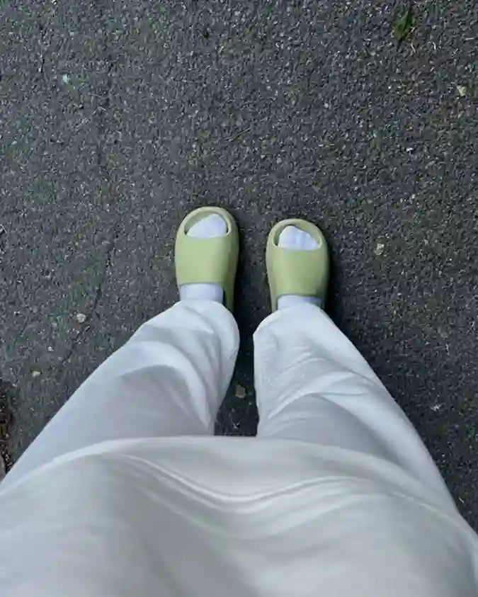 Pack Black T-Shirt + Jogger Pants + Yeezy