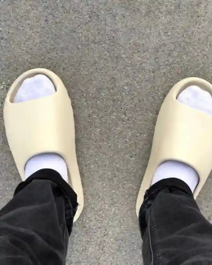 Pack Black T-Shirt + Jogger Pants + Yeezy