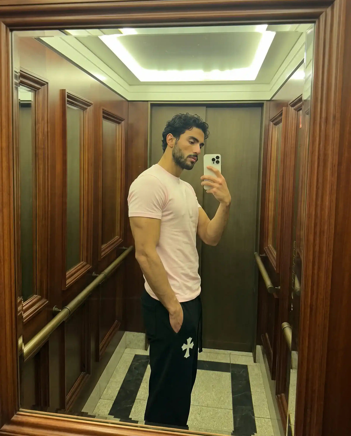 1 Slim Fit T-Shirt (Cotton 100%) + 1 Baggy Jogger